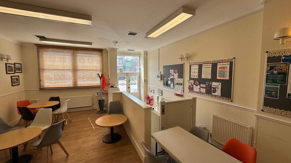 45 Coten End, Warwick for sale - Building Photo - Image 3 of 8