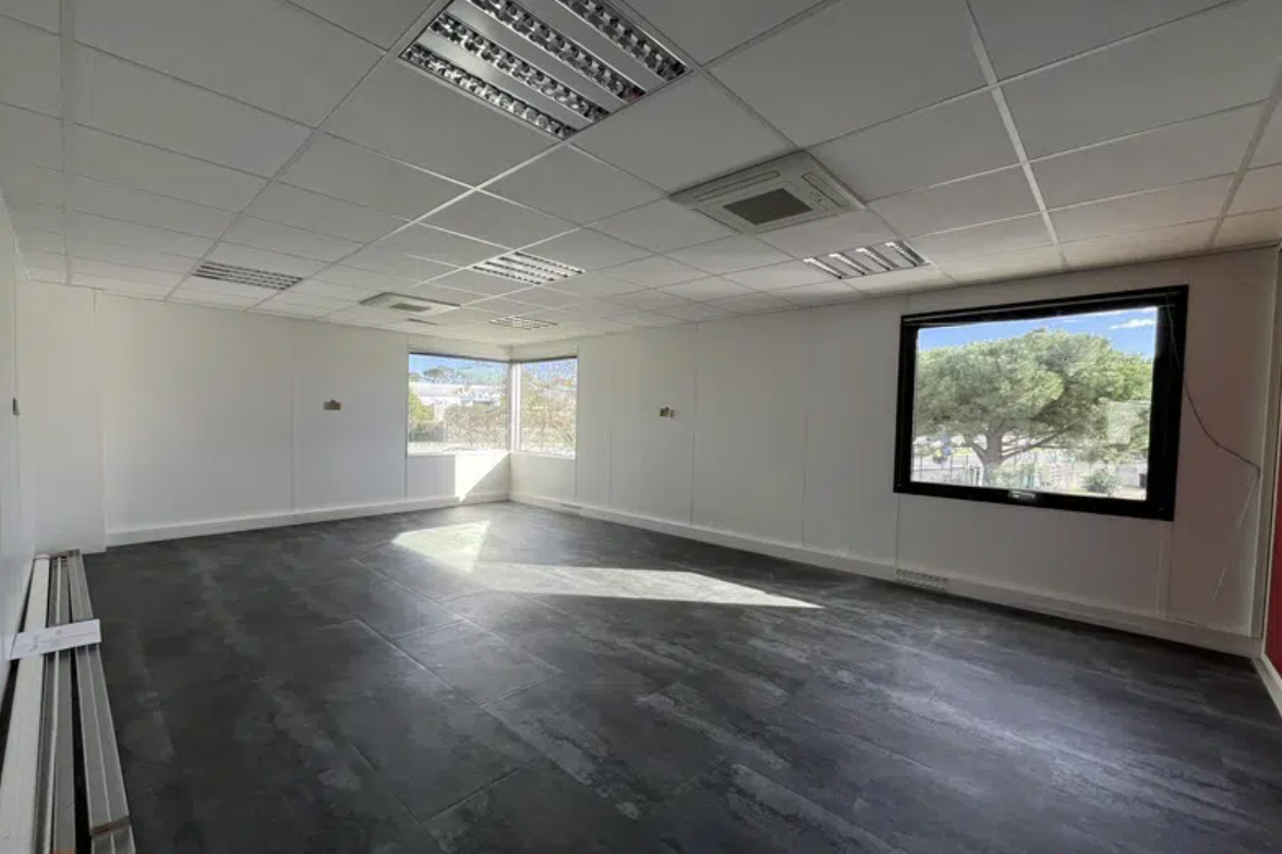 Office in Montpellier for lease Interior Photo- Image 1 of 2