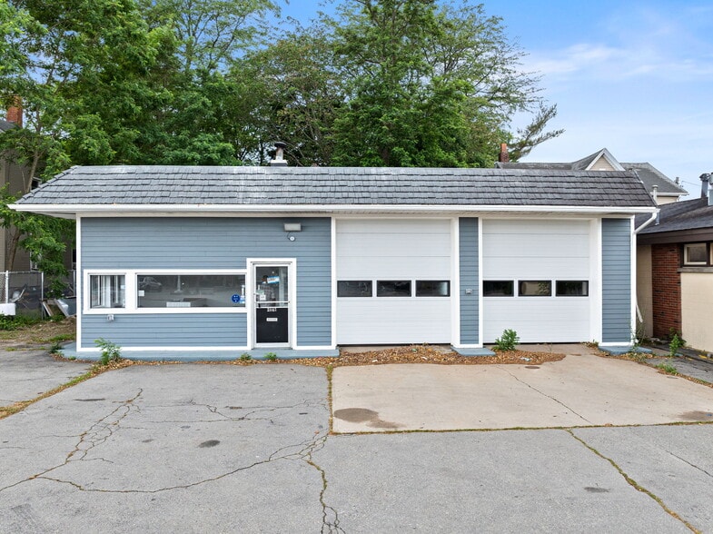 2147 Acushnet Ave, New Bedford, MA for sale - Building Photo - Image 1 of 10