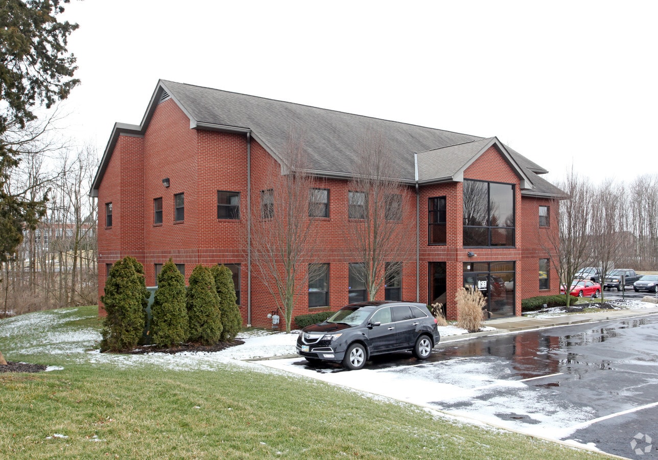 65 Hidden Ravines Dr, Powell, OH 43065