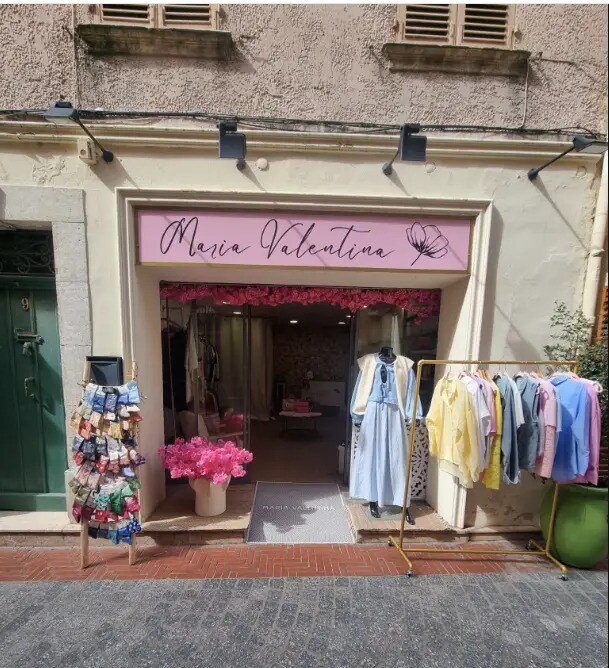 Retail in Sanary-sur-Mer for lease Building Photo- Image 1 of 3