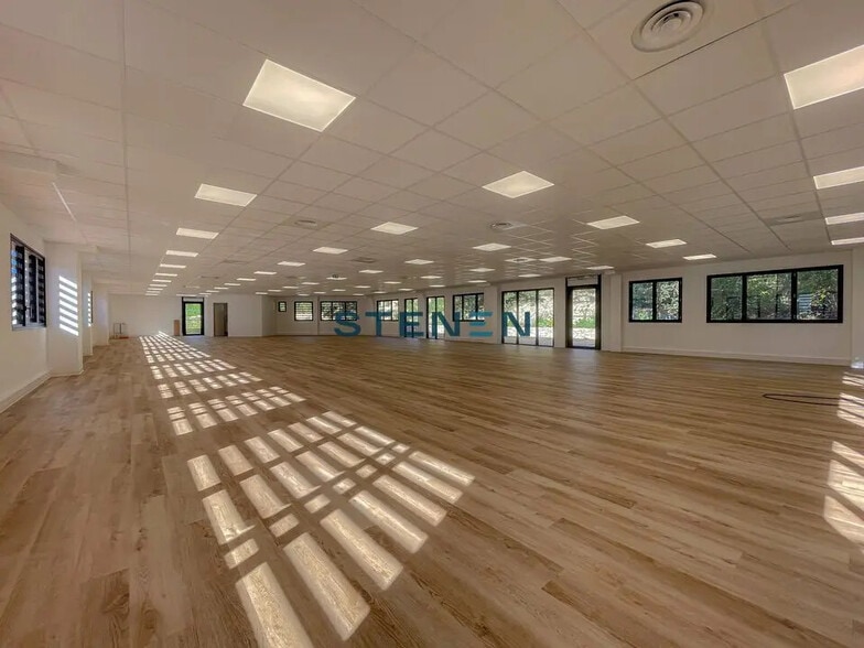 Office in Venelles for lease - Building Photo - Image 2 of 7