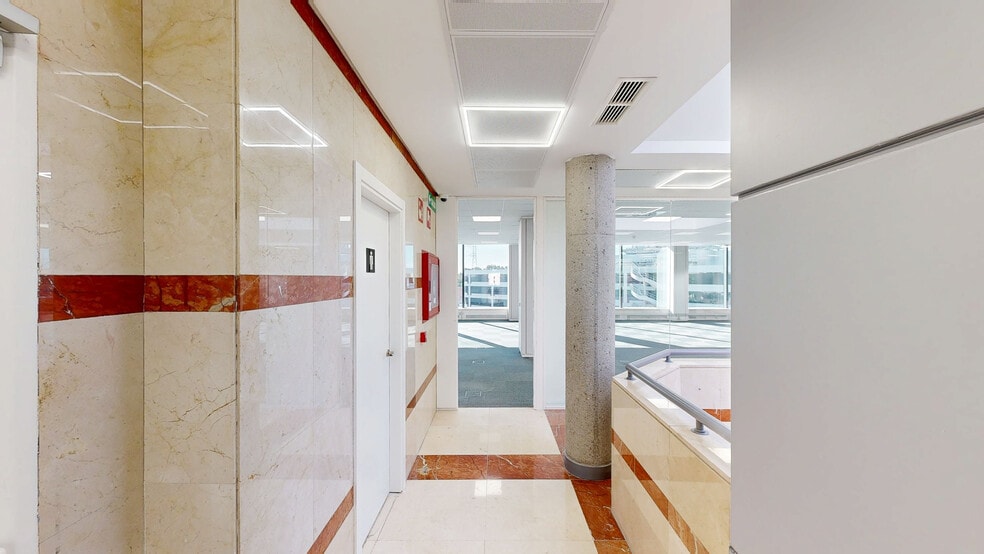 Calle del Musgo, 1, Madrid, Madrid for lease - Matterport 3D Scan - Image 2 of 11