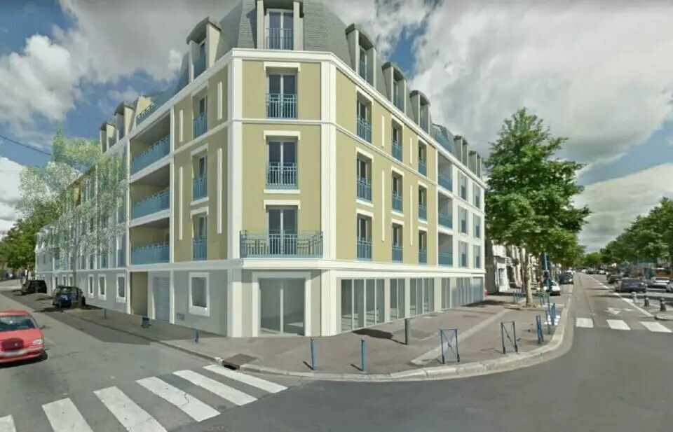 Retail in Mantes-la-Jolie for lease Building Photo- Image 1 of 7