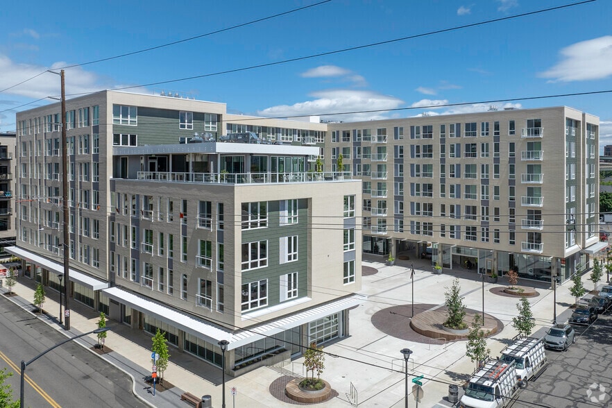 2070 NW Quimby St, Portland, OR for lease - Primary Photo - Image 2 of 13