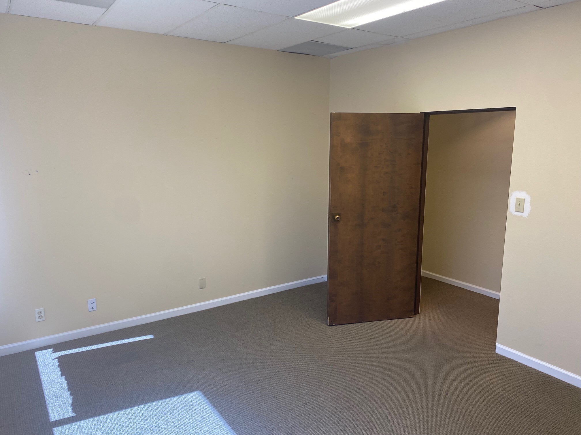 845 Oak Grove Ave, Menlo Park, CA for lease Interior Photo- Image 1 of 6