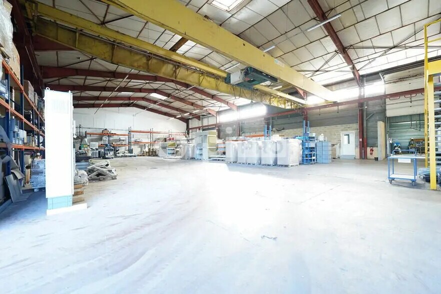 Flex in Messimy for lease - Interior Photo - Image 2 of 11