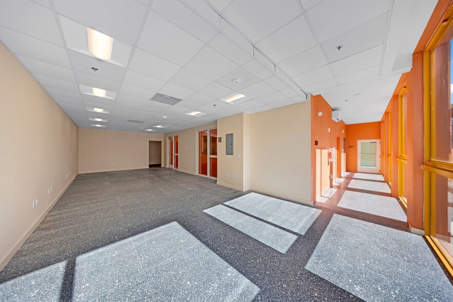 123 NW 14th st, Miami, FL for lease - Building Photo - Image 2 of 8