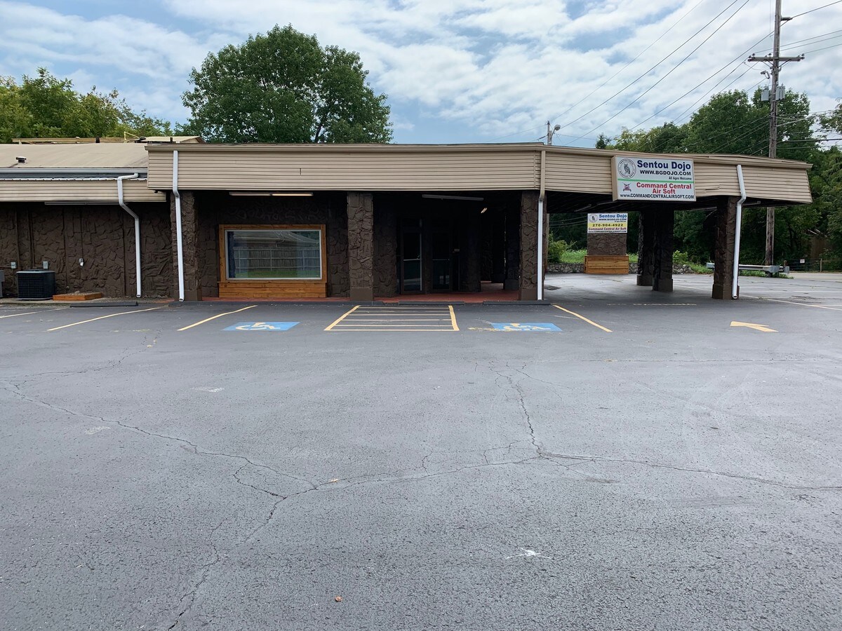 610 Cave Mill Rd, Bowling Green, KY 42104