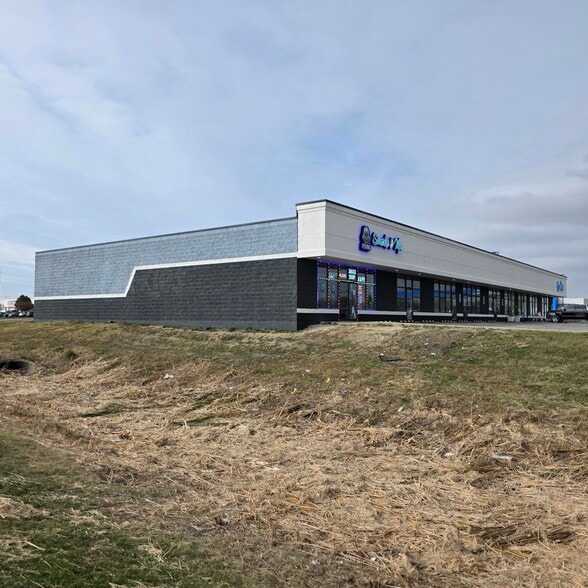 1006 Jc Pky, Bloomington, IL for lease - Building Photo - Image 3 of 5