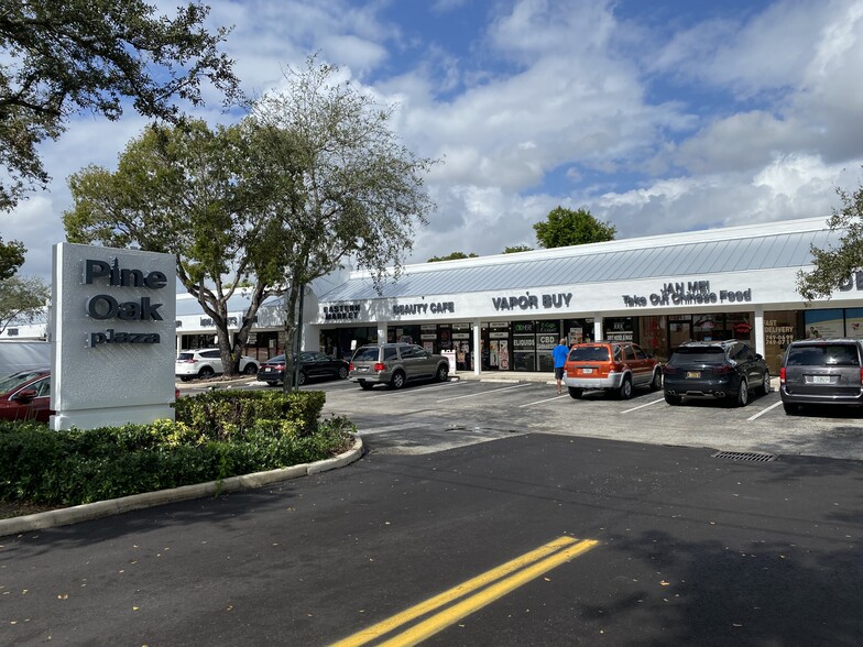 8901-8933 W Oakland Park Blvd, Sunrise, FL for lease - Building Photo - Image 1 of 3