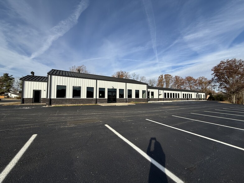 4430 W Jonathan Moore Pike, Columbus, IN for sale - Building Photo - Image 1 of 6