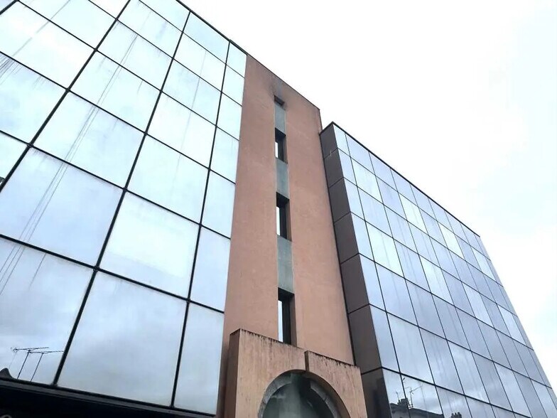 Office in Décines-Charpieu for lease - Building Photo - Image 1 of 17