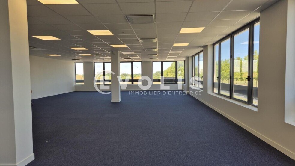 Office in Chessy for sale - Interior Photo - Image 2 of 3