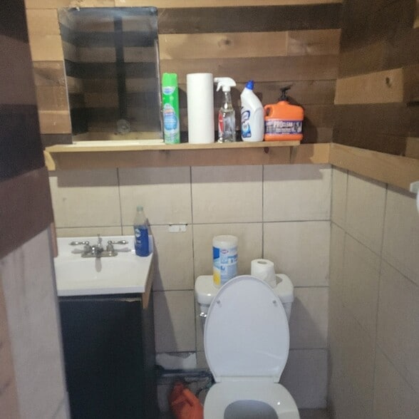 608 E 10 Mile Rd, Hazel Park, MI for sale - Building Photo - Image 3 of 12