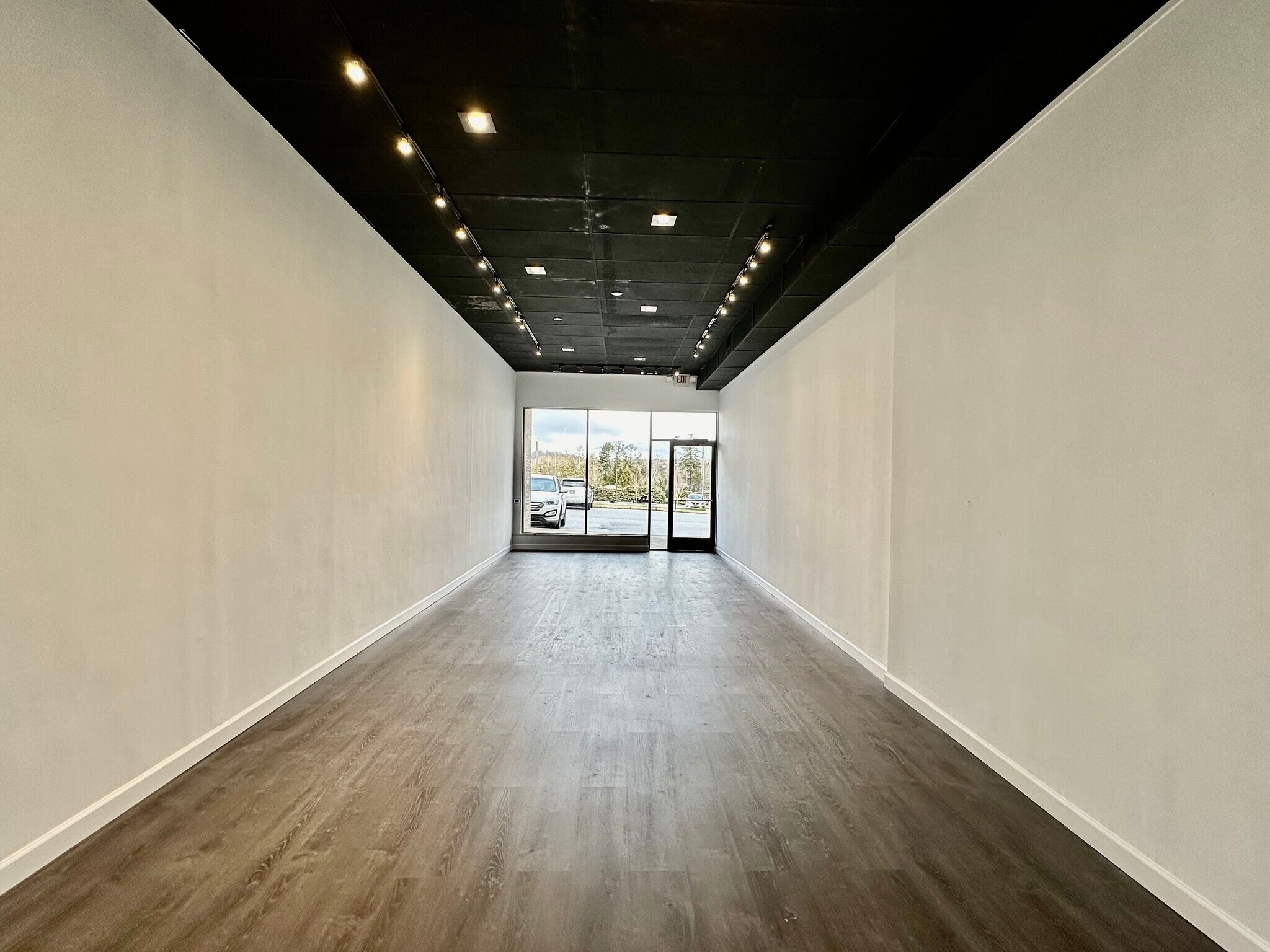 1049 North St, Greenwich, CT for lease Interior Photo- Image 1 of 22