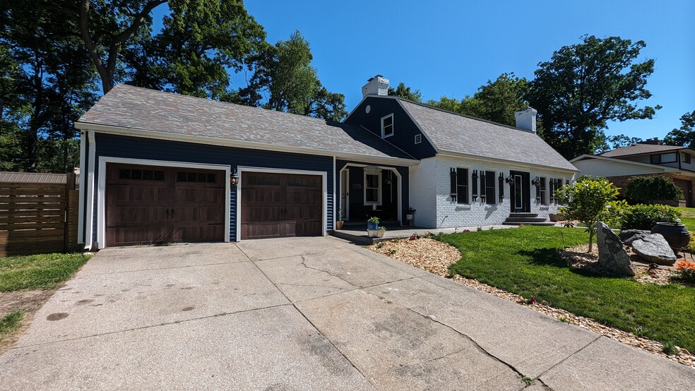 933 W Weber Sq, South Bend, IN for sale - Building Photo - Image 1 of 25