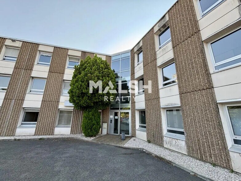 Office in Écully for lease - Building Photo - Image 1 of 9