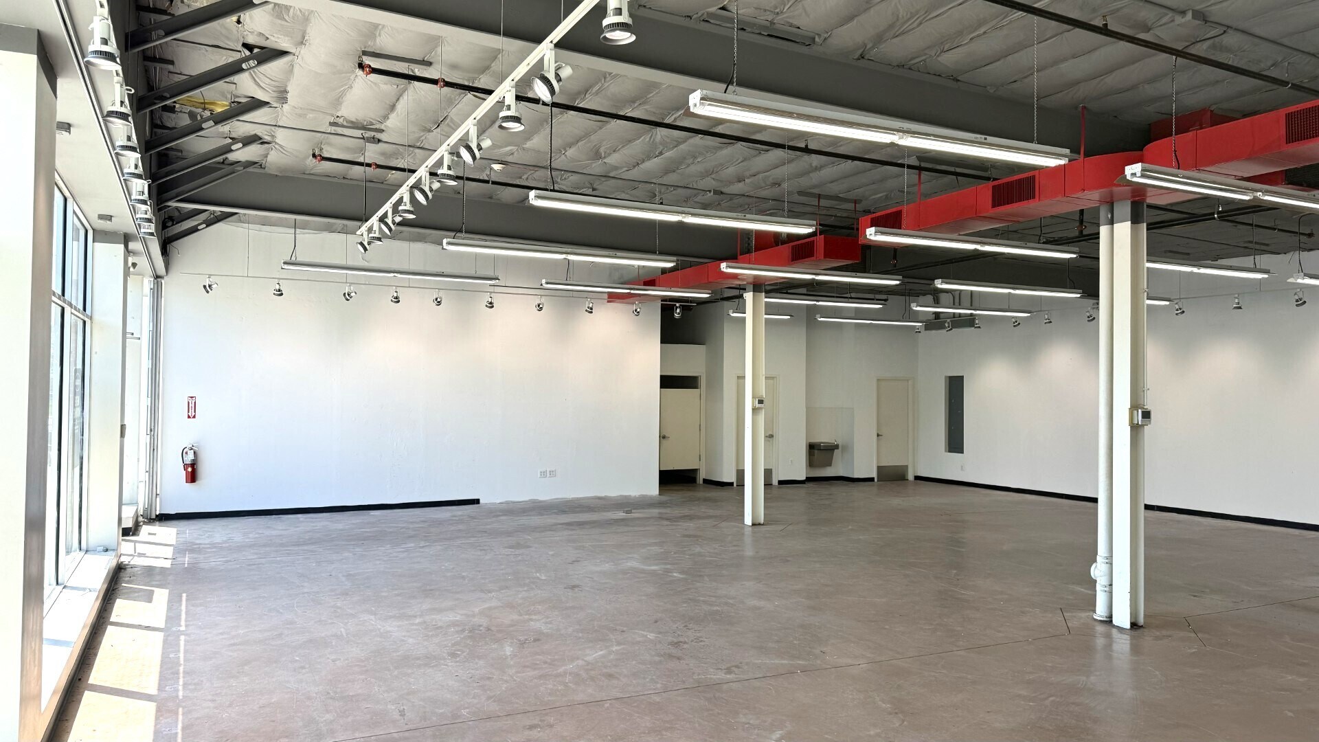 135-137 N Broadway, Hicksville, NY for lease Interior Photo- Image 1 of 3