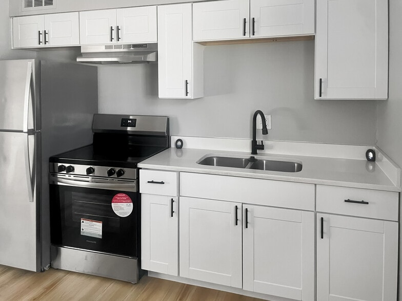 1925 W Village Dr, Phoenix, AZ for sale - Building Photo - Image 2 of 47