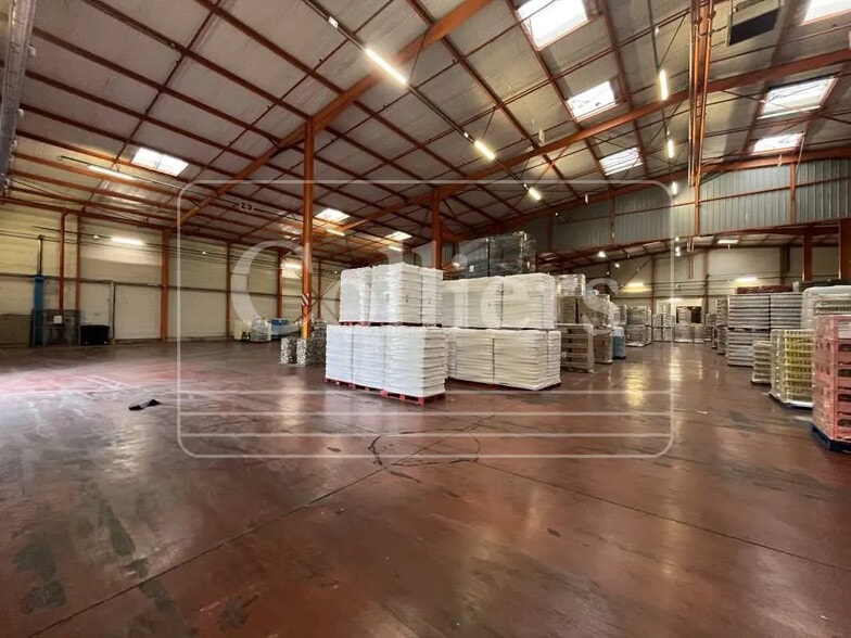 Industrial in Tarascon for lease - Interior Photo - Image 3 of 7