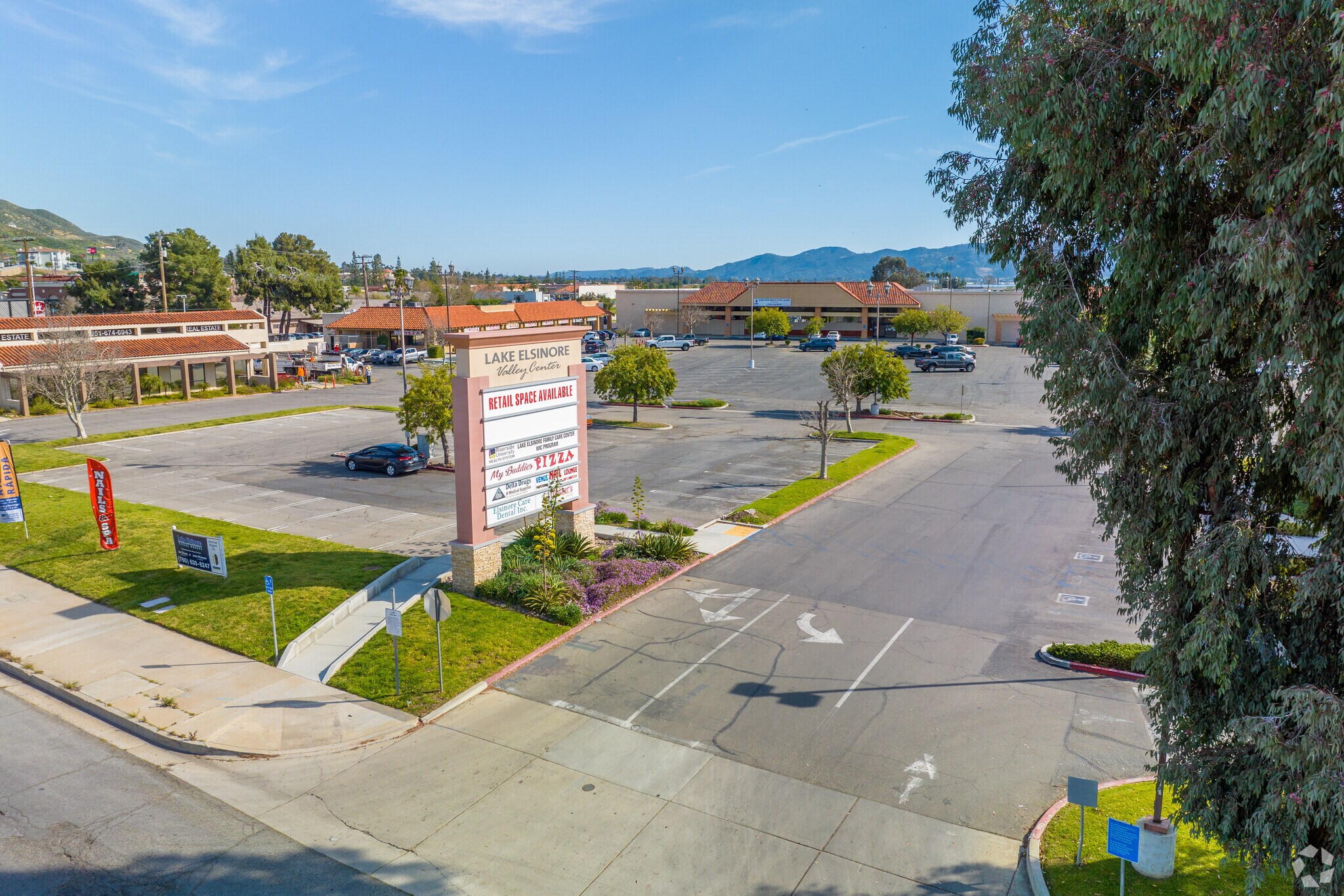 2495-2505 E Lakeshore Dr, Lake Elsinore, CA for lease Building Photo- Image 1 of 8