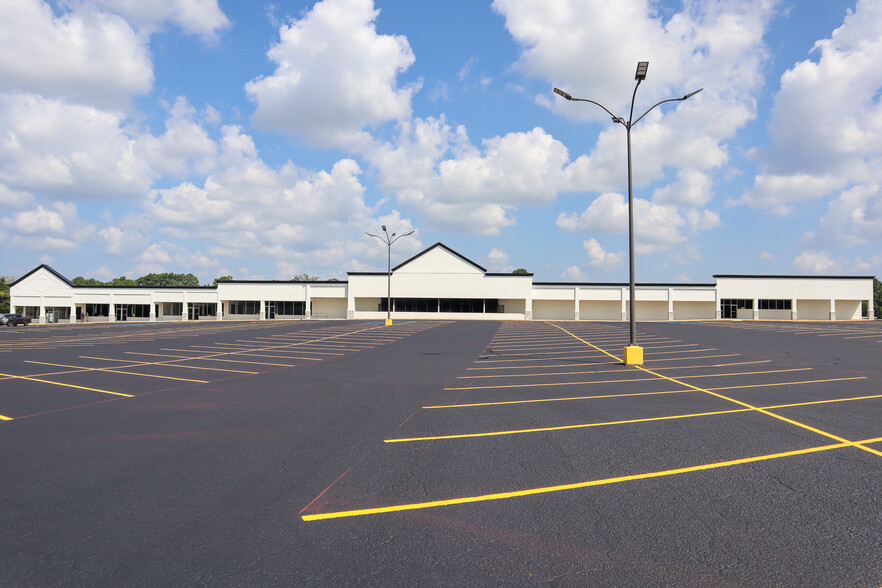 3801-3815 Ross Clark Cir, Dothan, AL for lease - Building Photo - Image 3 of 7