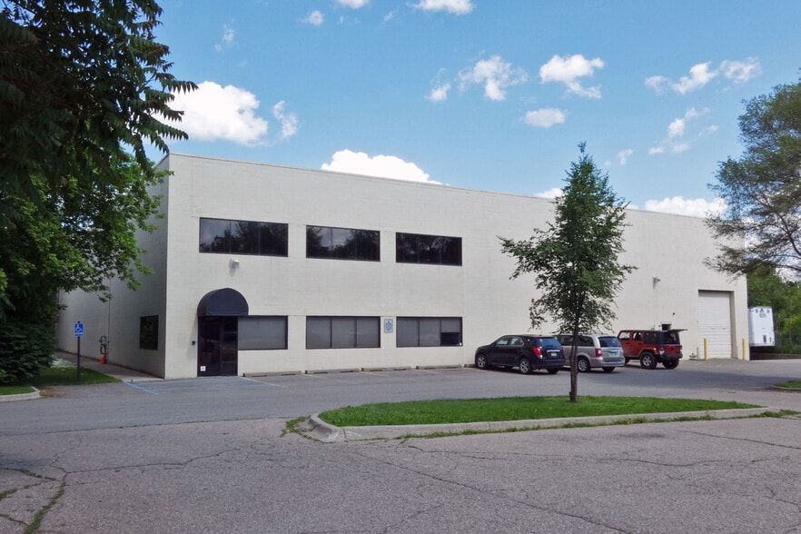 2181 Greer Blvd, Sylvan Lake, MI for lease - Building Photo - Image 1 of 1