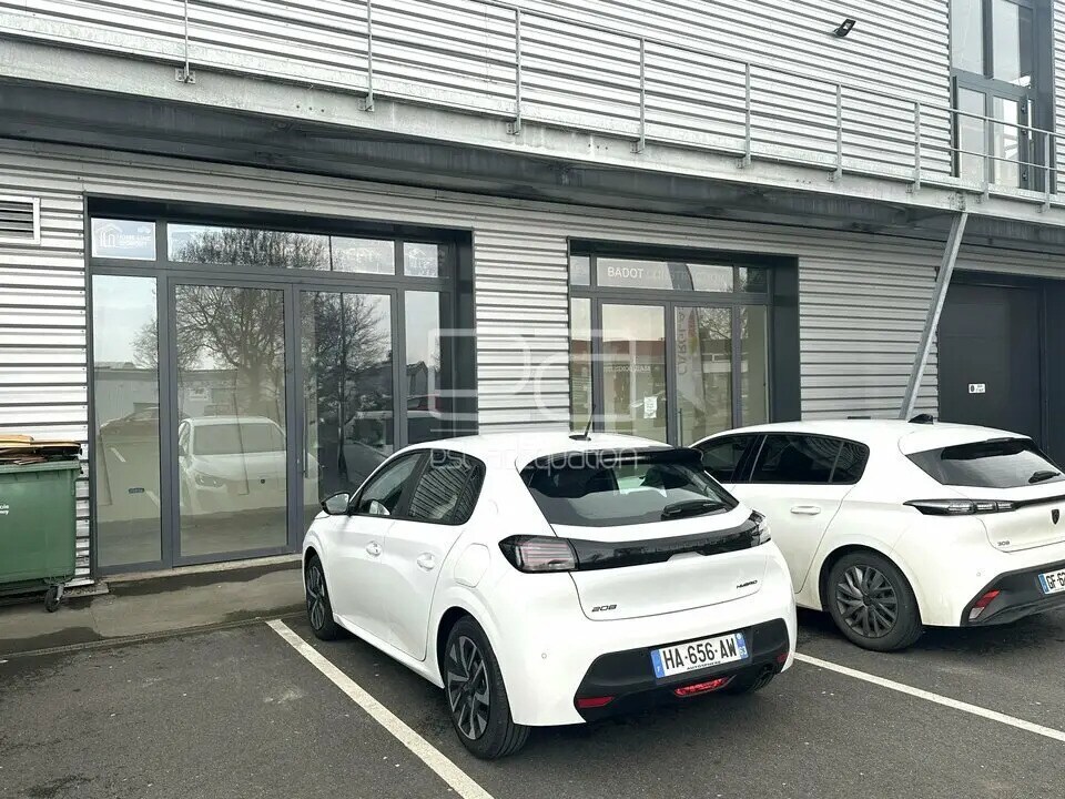 Retail in Houdemont for lease Building Photo- Image 1 of 9