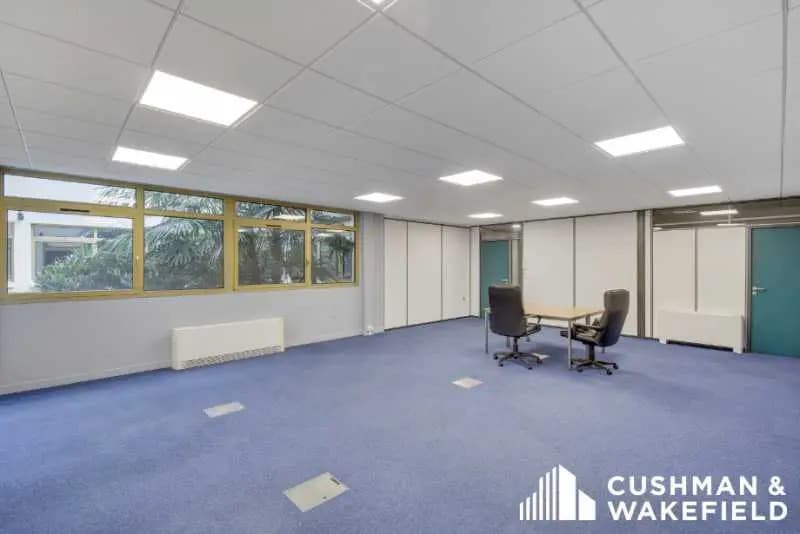 Office in Rueil-Malmaison for lease - Interior Photo - Image 3 of 5