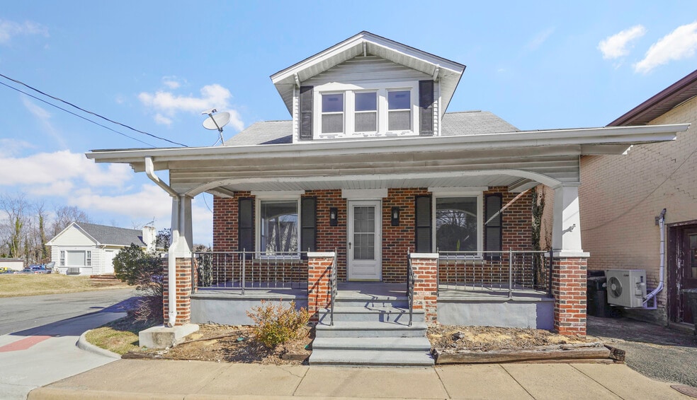 41 E Colonial Hwy, Hamilton, VA for sale - Primary Photo - Image 1 of 32