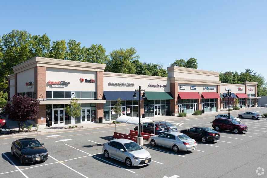 1025 Main St, River Edge, NJ 07661