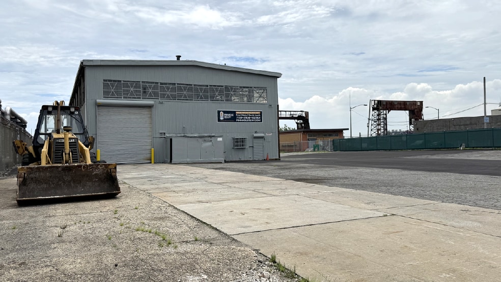 158-164 Locust Ave, Bronx, NY for lease - Building Photo - Image 2 of 6