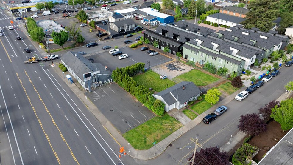 Retail Property and Redevelopment Land portfolio of 2 properties for sale on LoopNet.com - Building Photo - Image 3 of 5