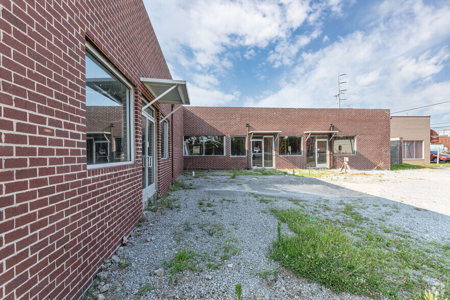 204 E Main St, Lebanon, TN for lease - Building Photo - Image 2 of 2