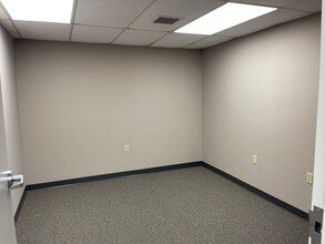 195 Federal Rd, Brookfield, CT for lease Interior Photo- Image 2 of 3