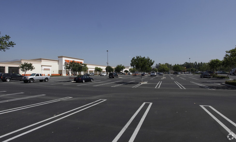 20021-20025 Lake Forest Dr, Lake Forest, CA for lease - Primary Photo - Image 1 of 15