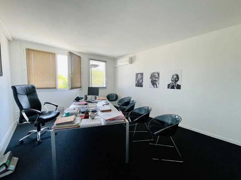 Office in Talence for sale - Interior Photo - Image 1 of 7
