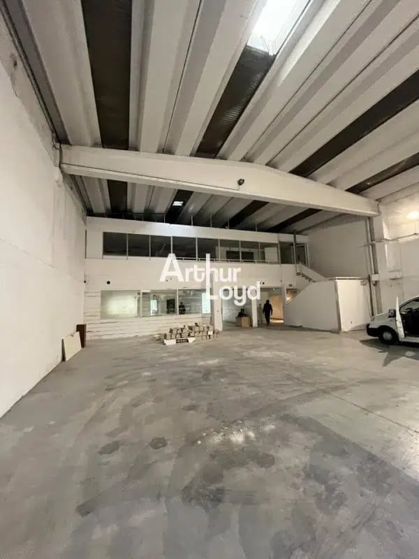 Flex in Antibes for lease Interior Photo- Image 1 of 7