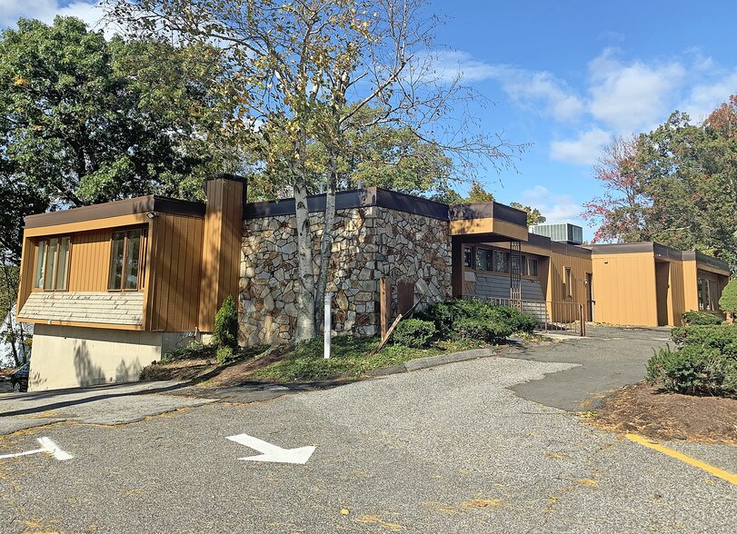 2 Glen Hill Rd, Danbury, CT for sale - Building Photo - Image 1 of 1