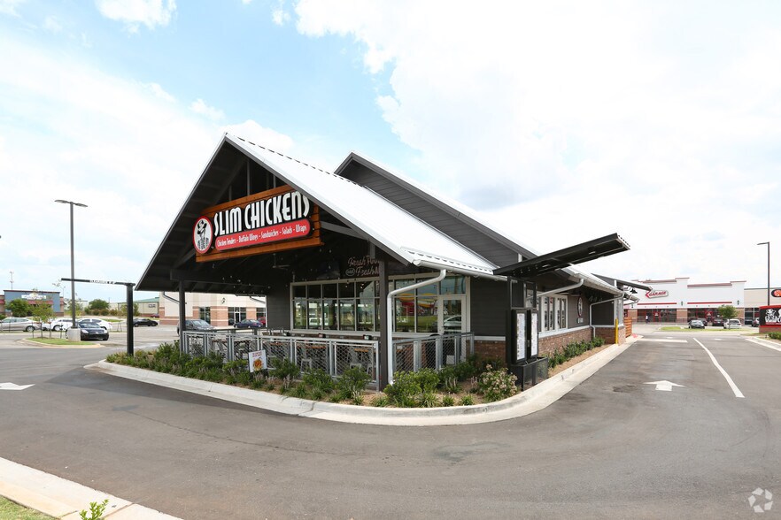 100 SW 19th St, Moore, OK 73160