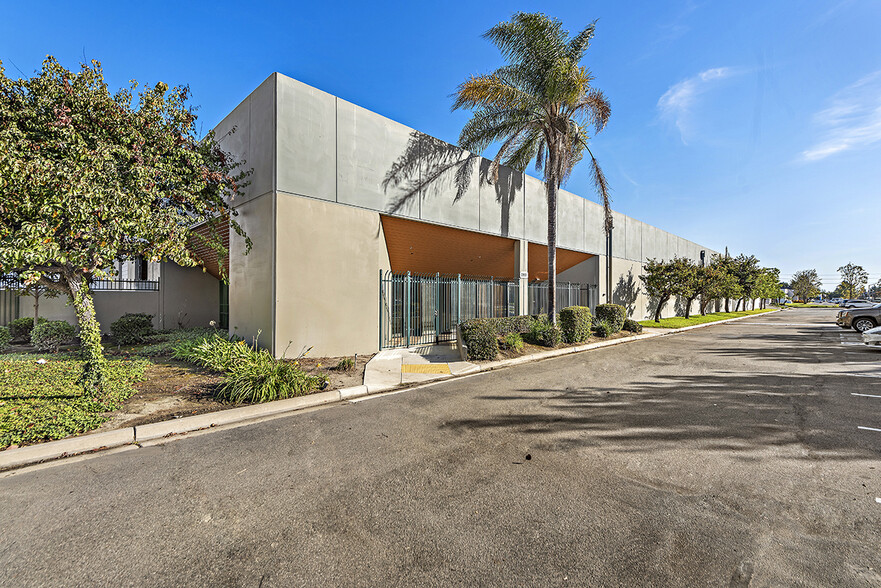 2901 S Harbor Blvd, Santa Ana, CA for sale - Building Photo - Image 1 of 11