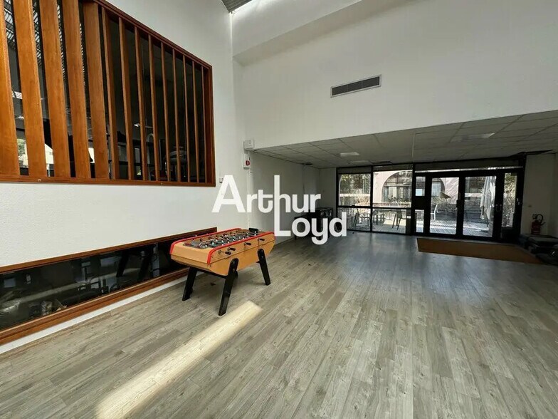 Office in Valbonne for sale - Building Photo - Image 2 of 7