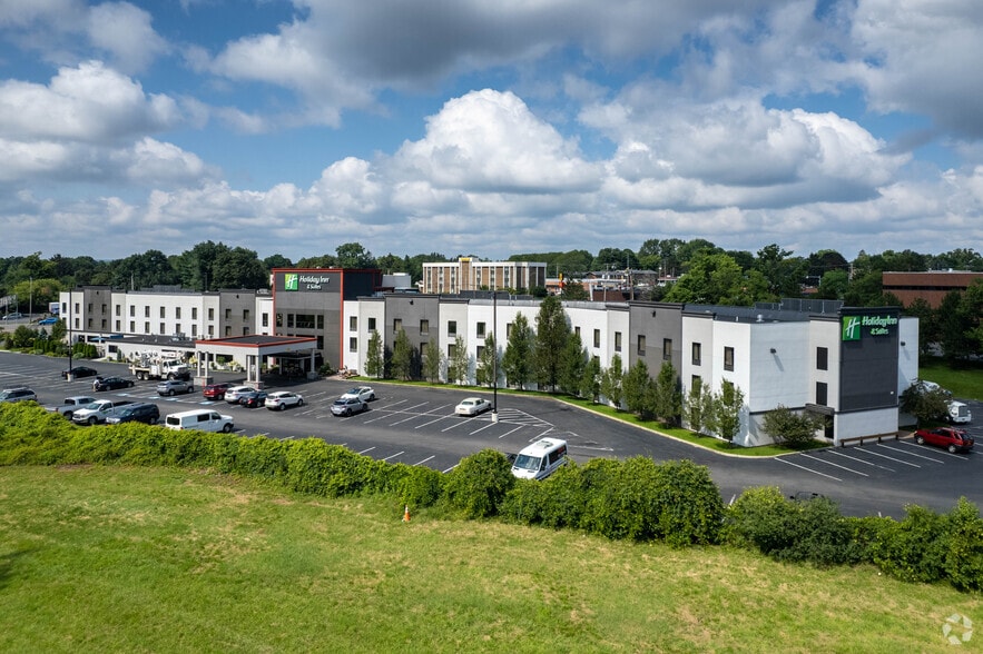 400 7th North St, Liverpool, NY for sale - Building Photo - Image 3 of 13