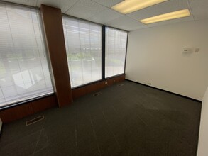 540-550 W Frontage Rd, Northfield, IL for lease Interior Photo- Image 2 of 3