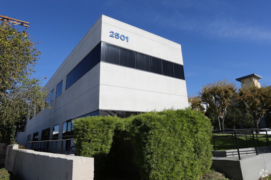 2501 E Chapman Ave, Fullerton, CA for lease - Primary Photo - Image 3 of 13