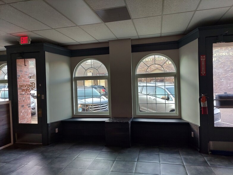 207 N Brewer St, Paris, TN for lease - Interior Photo - Image 3 of 19