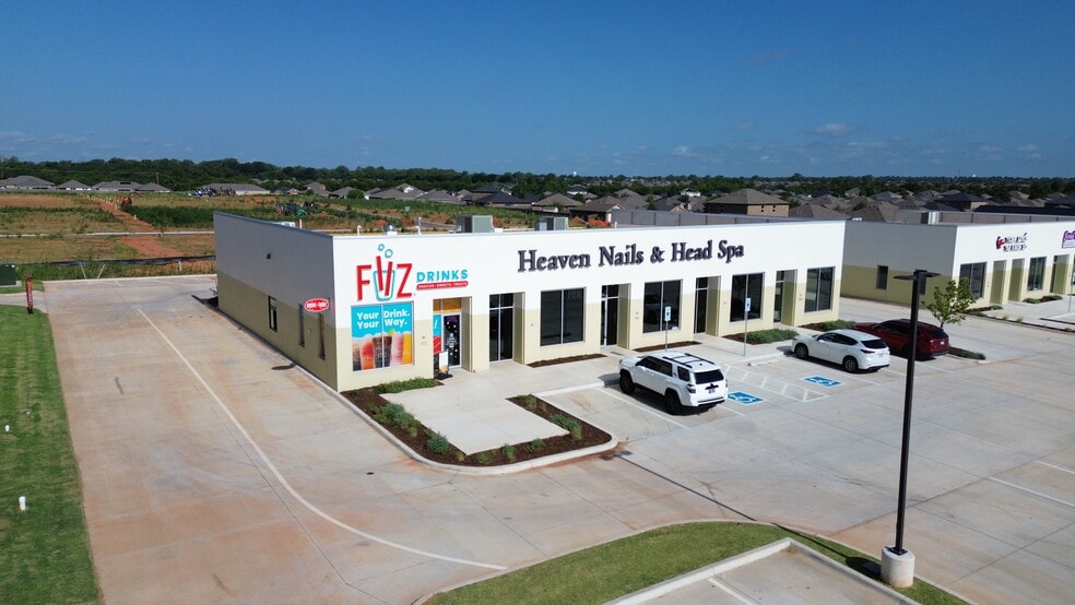 2725-2801 S Mustang Rd, Yukon, OK for lease - Building Photo - Image 3 of 9