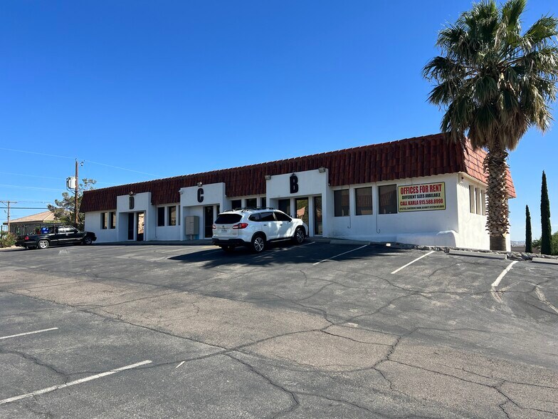 220 Thunderbird Dr, El Paso, TX 79912 Office for Sale