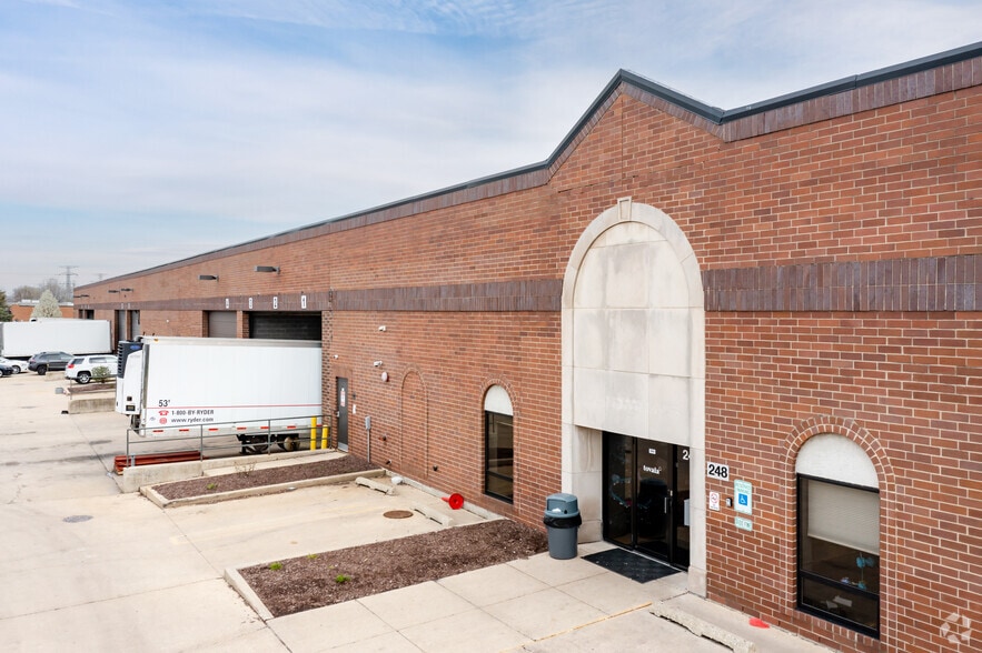 238-248 Tubeway Dr, Carol Stream, IL for lease - Primary Photo - Image 1 of 5